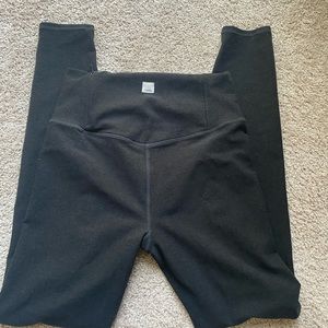 Clean elevation black Heather full length vuori leggings